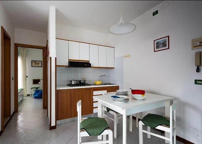 Apartment Warm And Bright In Near The Sea