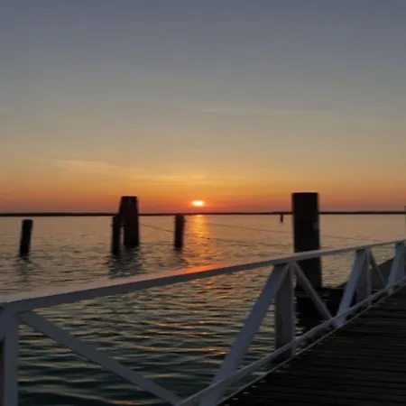 Warm And Bright In Near The Sea Apartmán