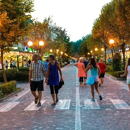 Lägenhet Warm And Bright In Near The Sea